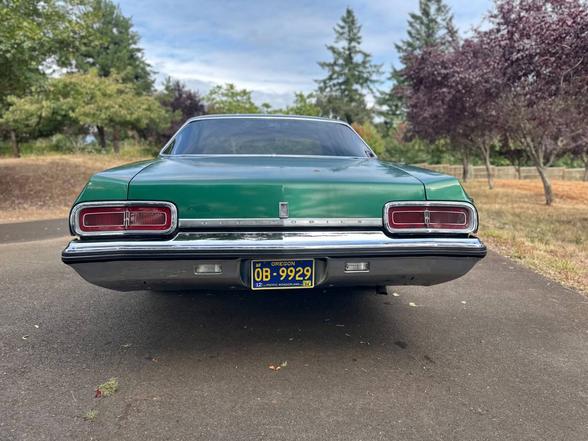 Oldsmobile-delta-88-royale-1973-green-3