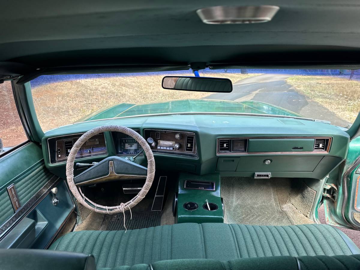Oldsmobile-delta-88-royale-1973-green-6