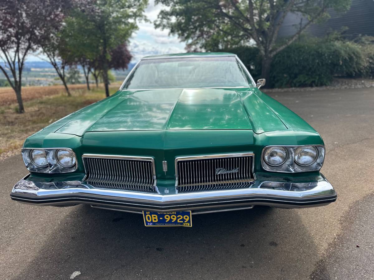 Oldsmobile-delta-88-royale-1973-green