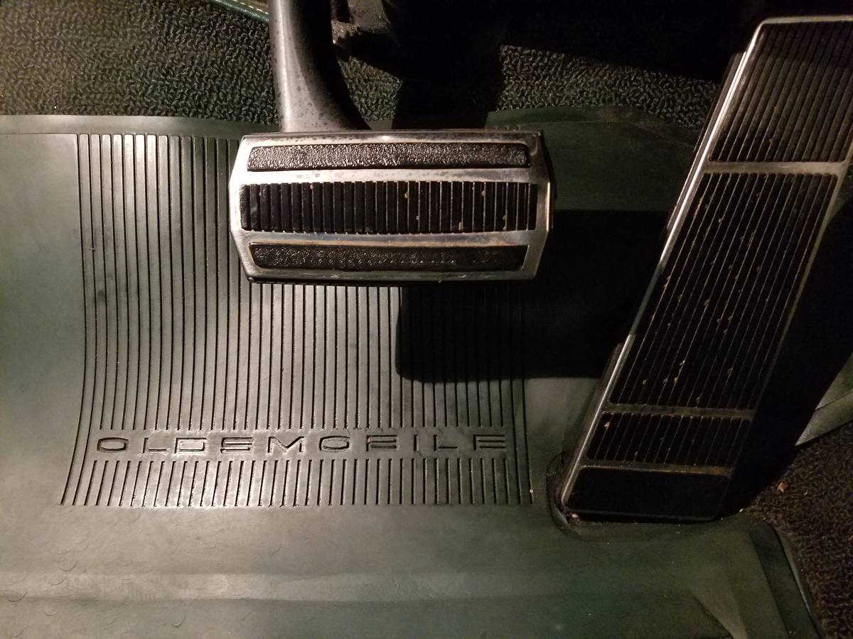 Oldsmobile-dynamic-88-1966-green-6