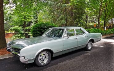 Oldsmobile-dynamic-88-1966-green-7