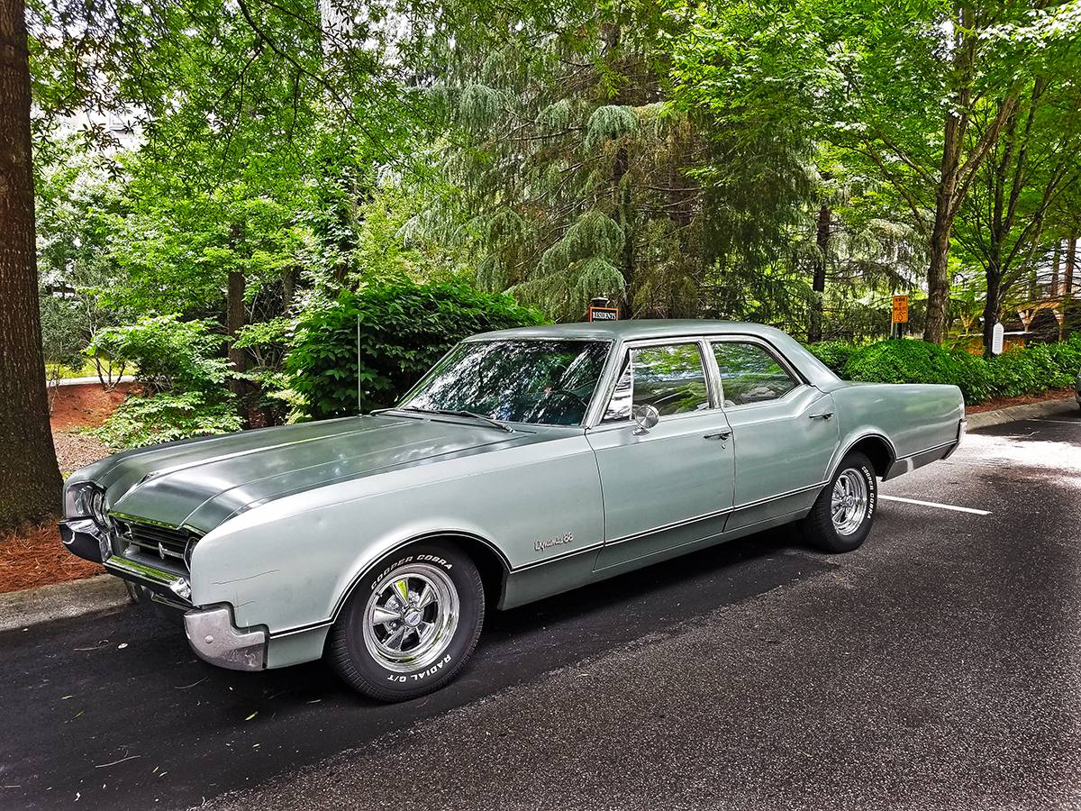 Oldsmobile-dynamic-88-1966-green-7