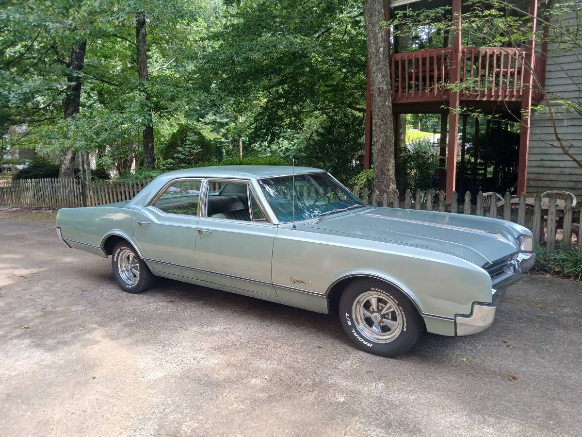 Oldsmobile-dynamic-88-1966-green