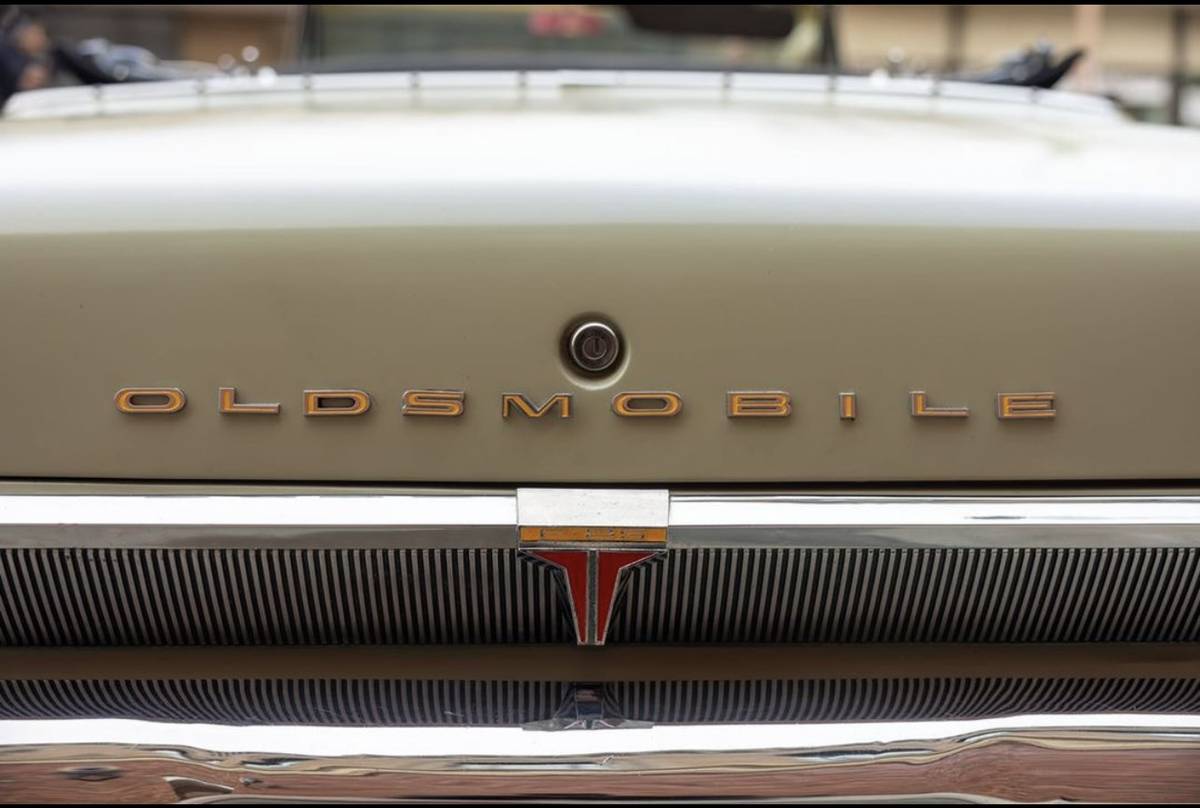 Oldsmobile-f85-cutlass-1963-green-4