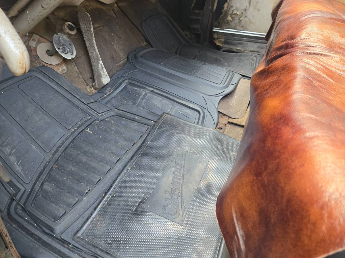 Oldsmobile-series-76-1948-red-4