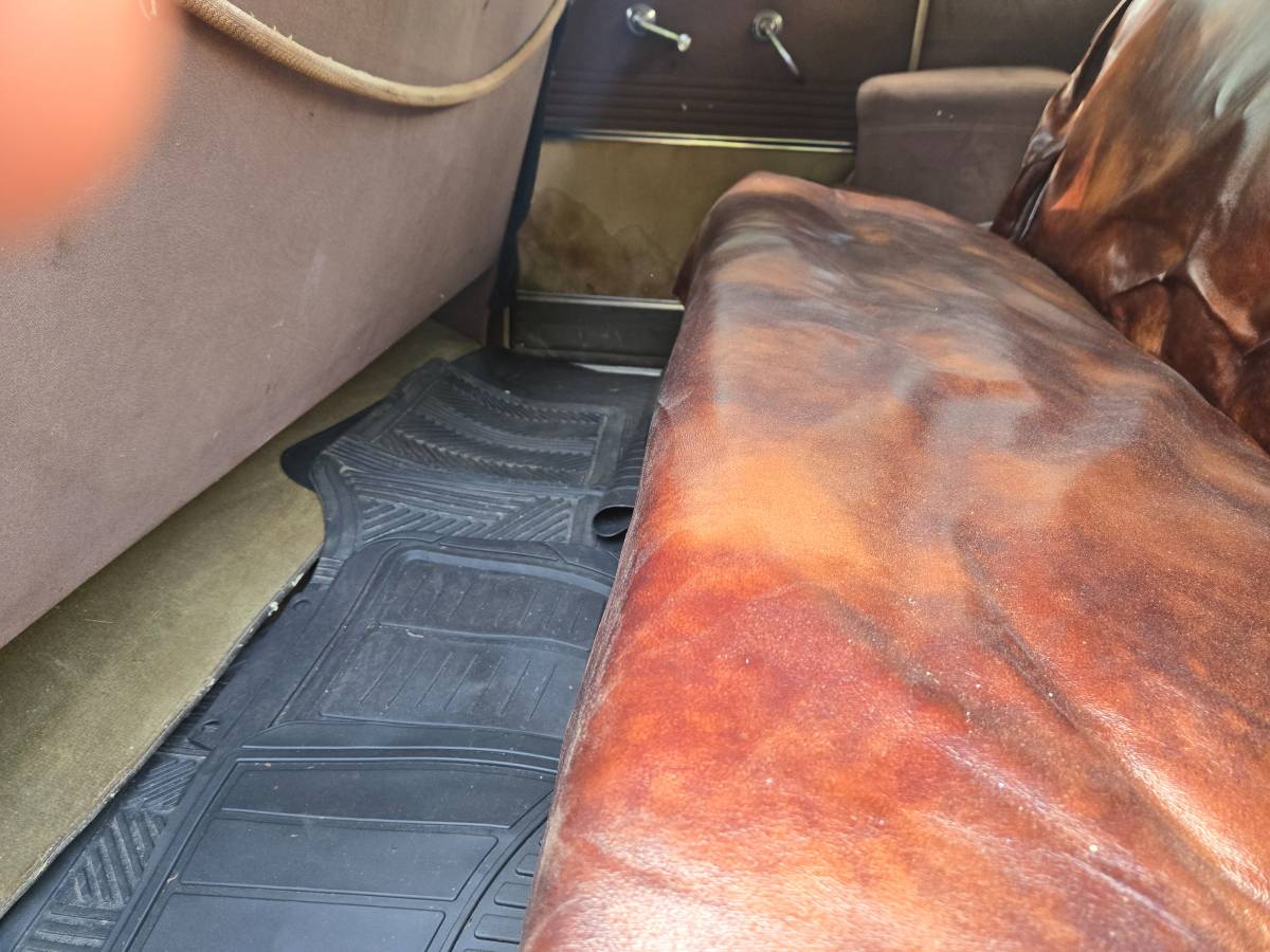 Oldsmobile-series-76-1948-red-8