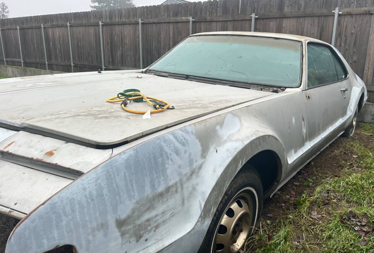 Oldsmobile-toronado-1966-silver-1
