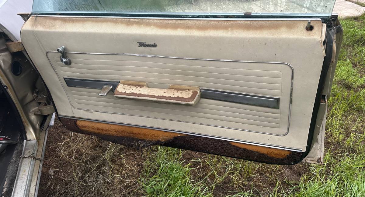 Oldsmobile-toronado-1966-silver-5