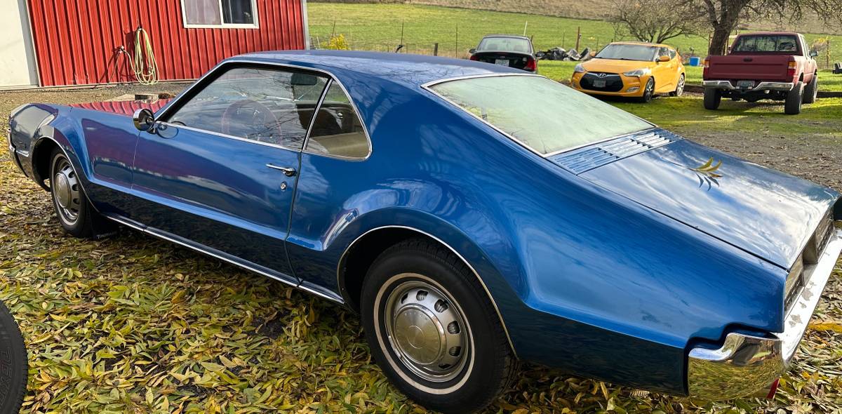 Oldsmobile-toronado-1967-blue-3