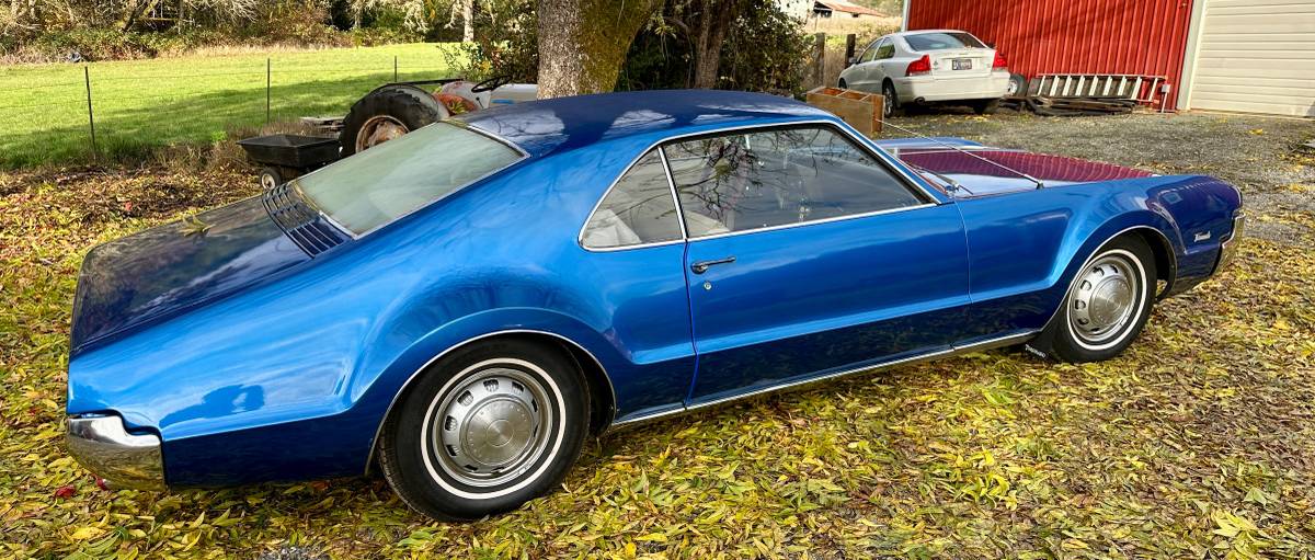Oldsmobile-toronado-1967-blue