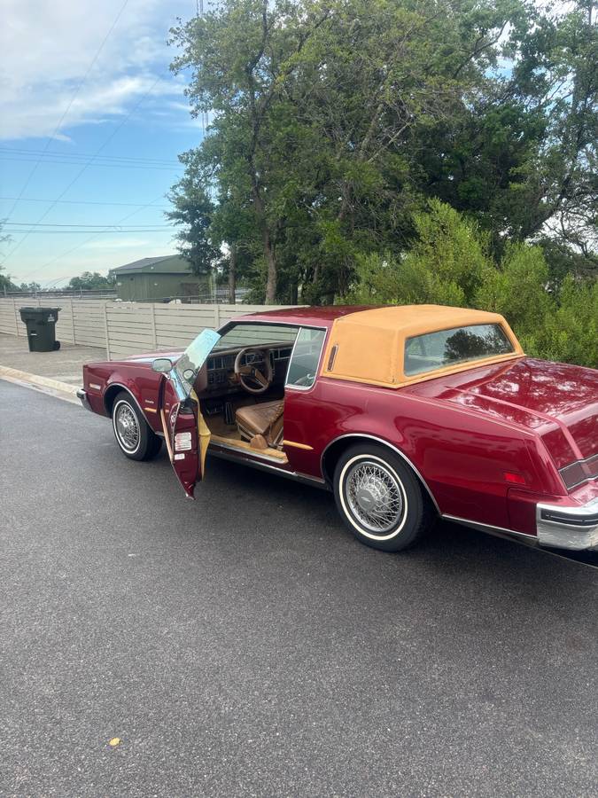 Oldsmobile-toronado-1979-red-4