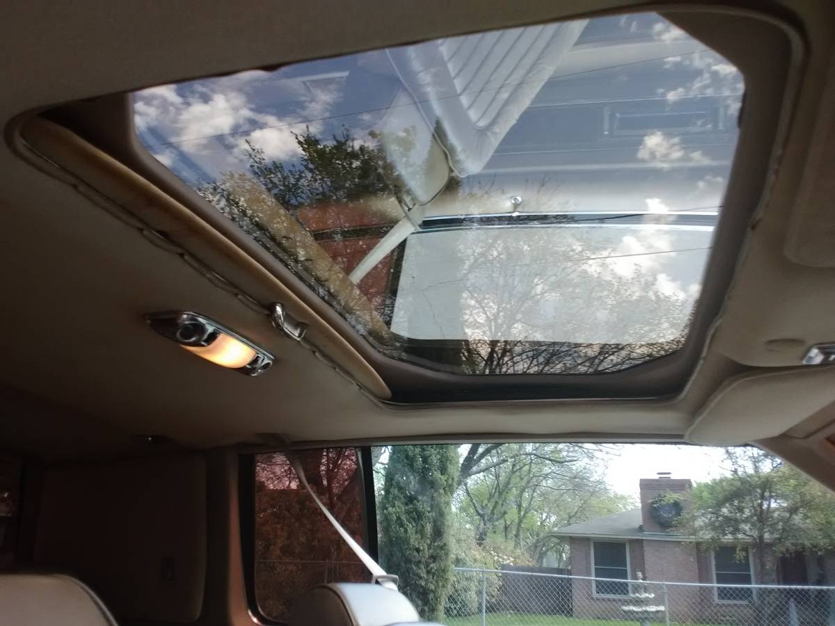 Oldsmobile-toronado-1985-custom-10