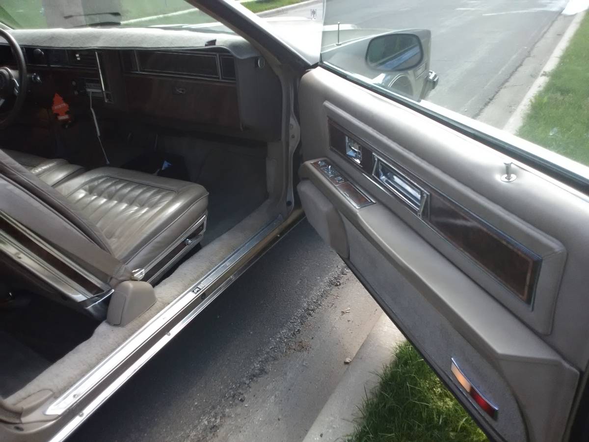 Oldsmobile-toronado-1985-custom