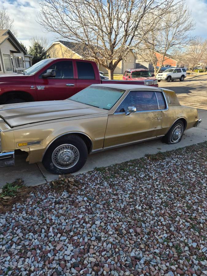 Oldsmobile-toronado-1988