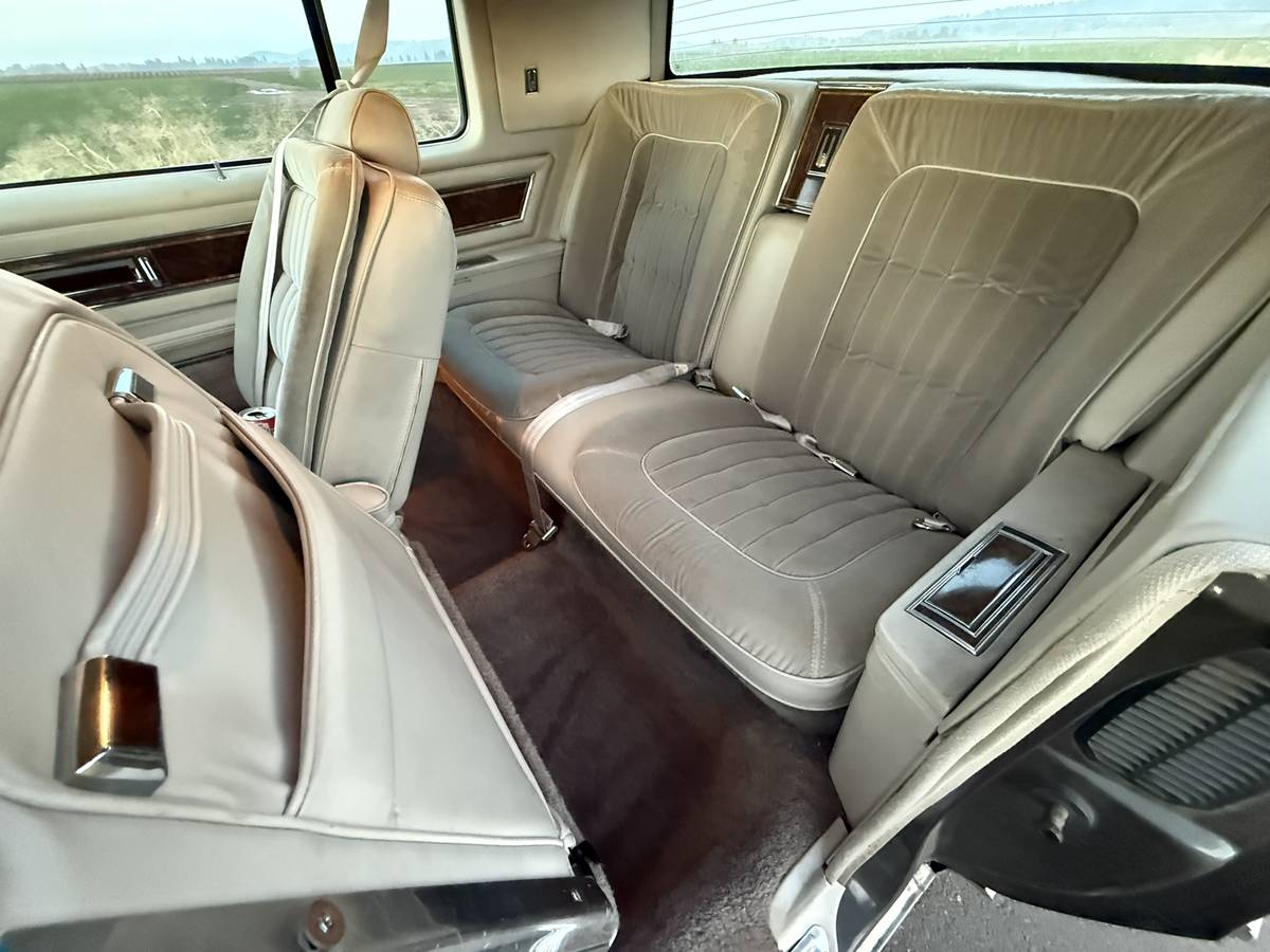 Oldsmobile-toronado-brougham-1983-grey-1