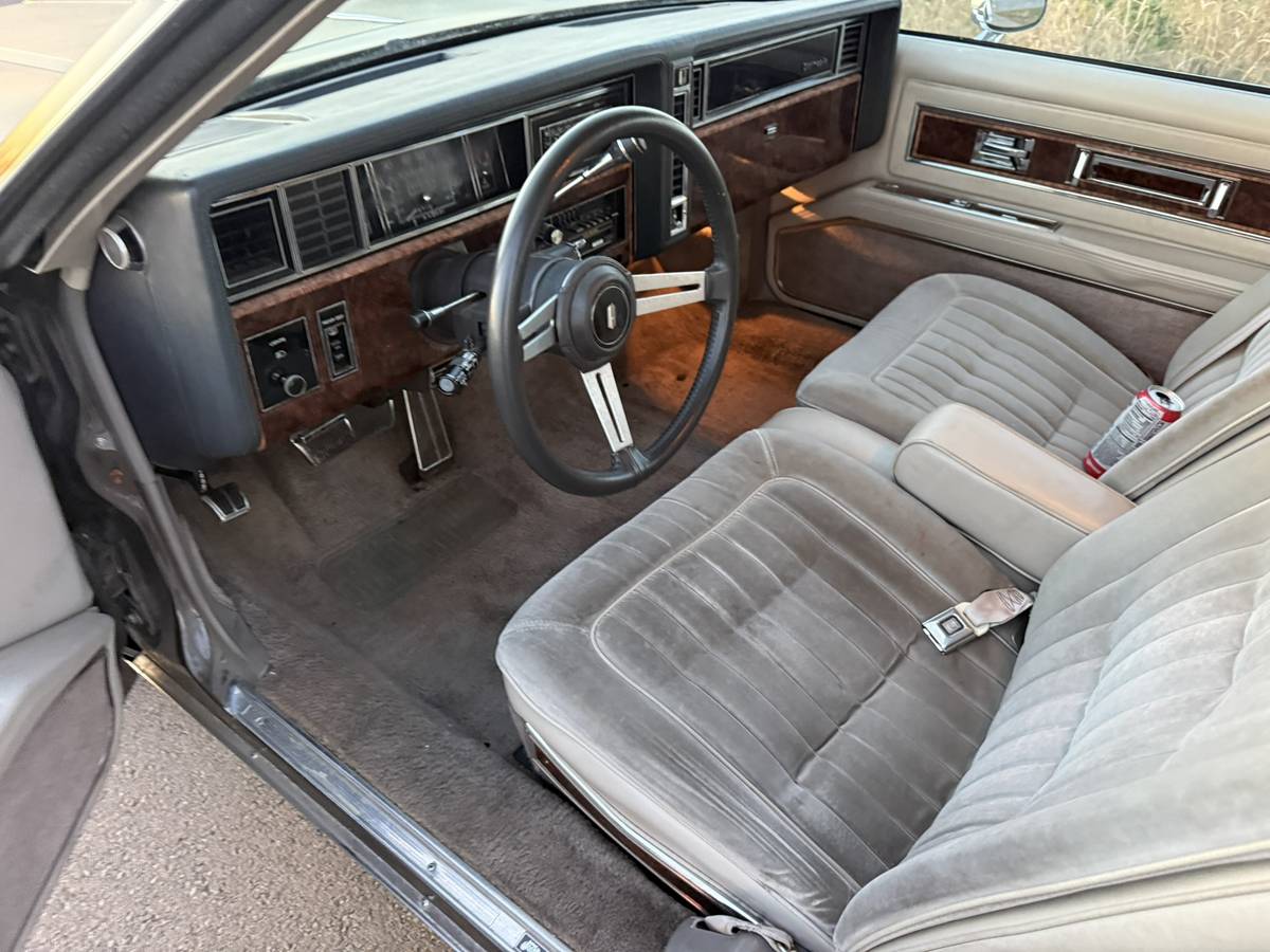 Oldsmobile-toronado-brougham-1983-grey-11