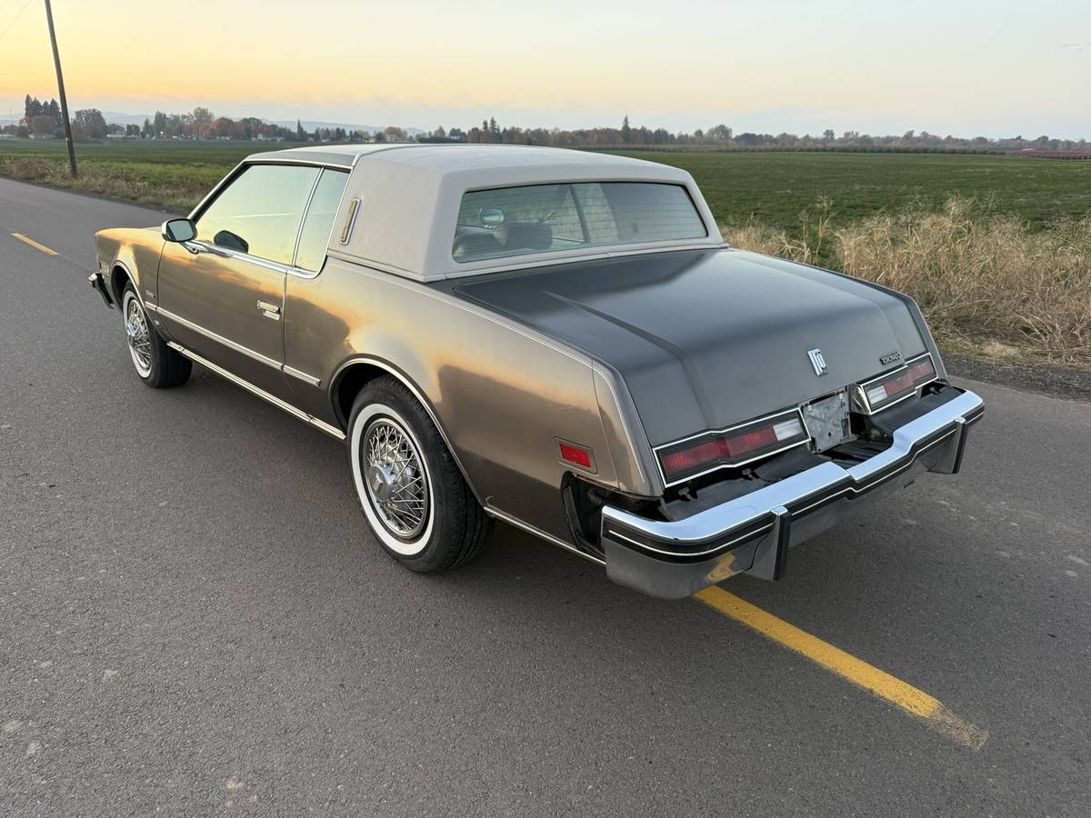 Oldsmobile-toronado-brougham-1983-grey-4