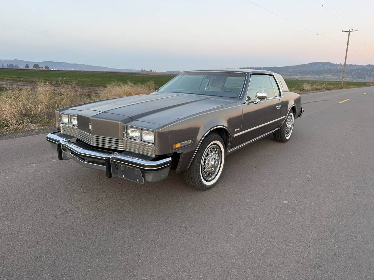 Oldsmobile-toronado-brougham-1983-grey-4