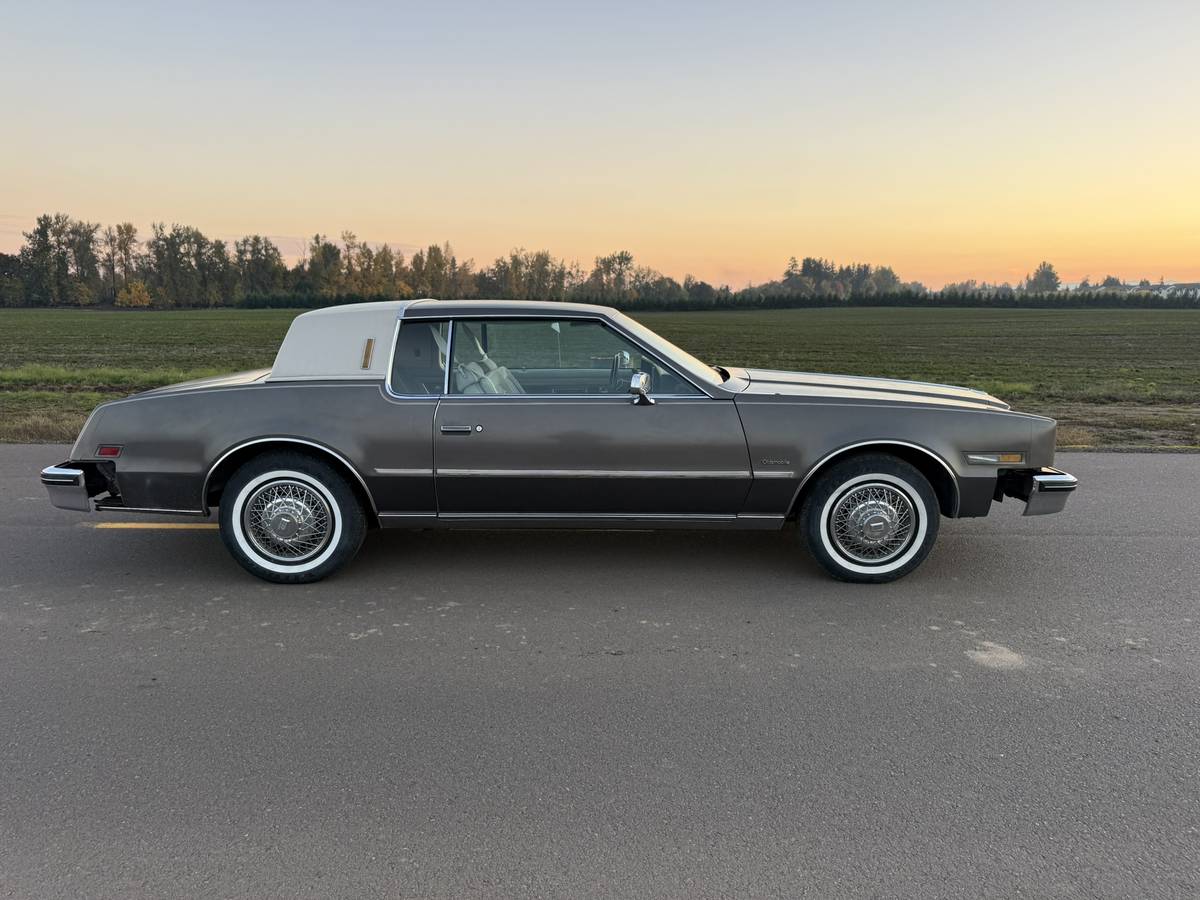 Oldsmobile-toronado-brougham-1983-grey-6