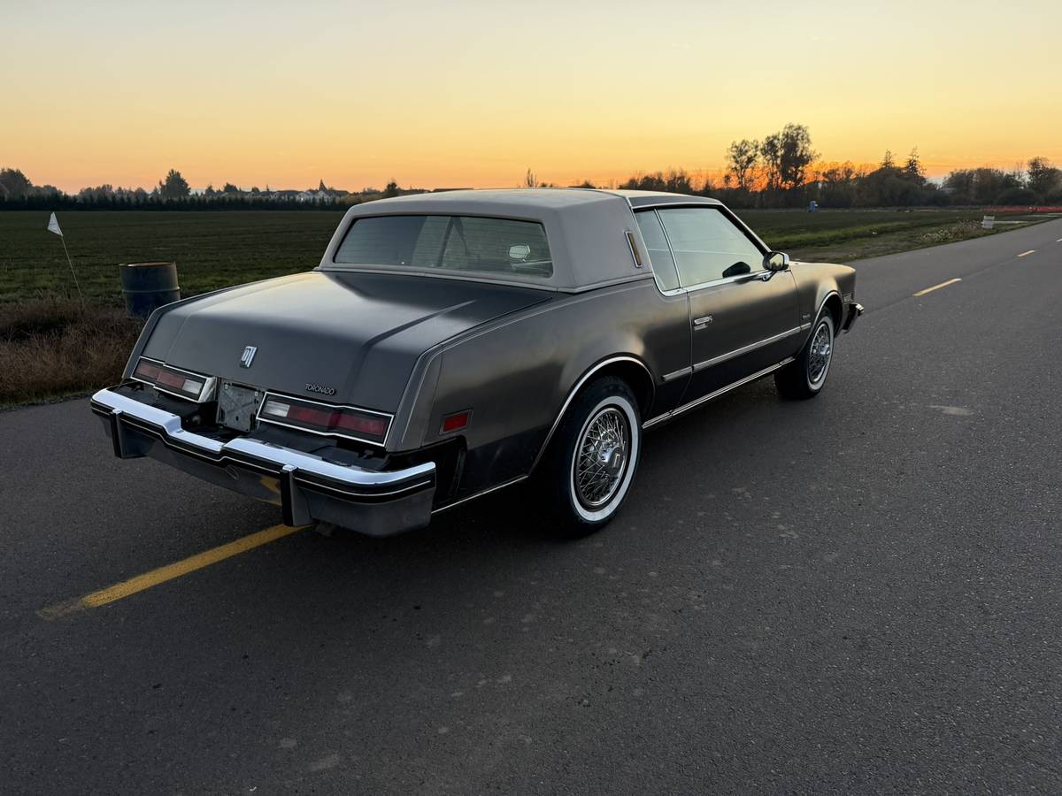 Oldsmobile-toronado-brougham-1983-grey-7