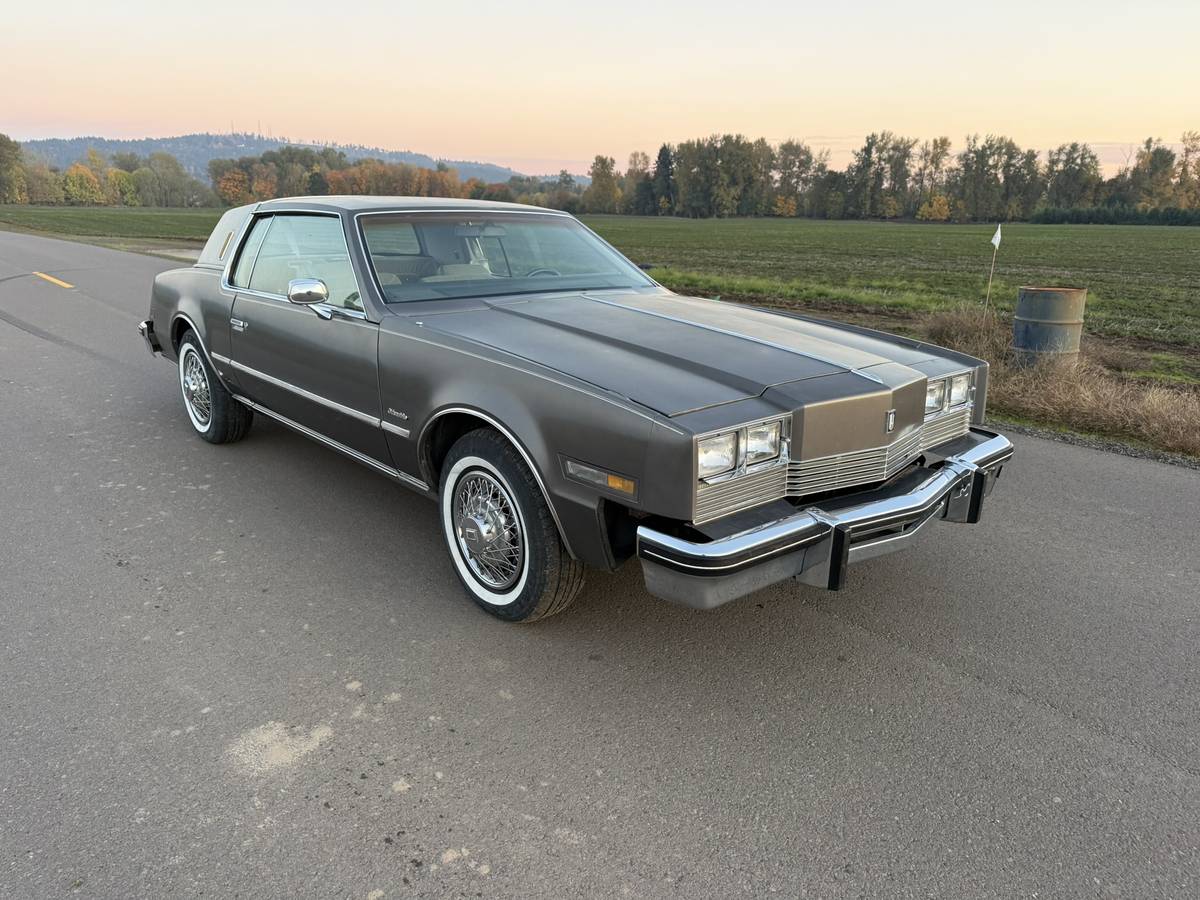 Oldsmobile-toronado-brougham-1983-grey-9
