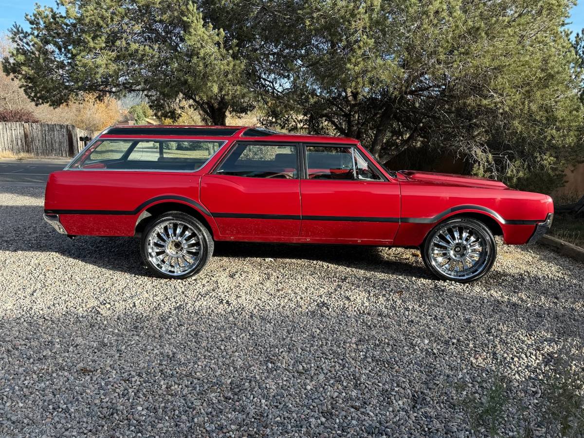 Oldsmobile-vista-cruiser-1967