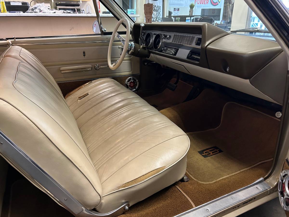 Olsdmobile-cutlass-1967-10