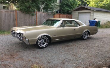 Olsdmobile-cutlass-1967-5
