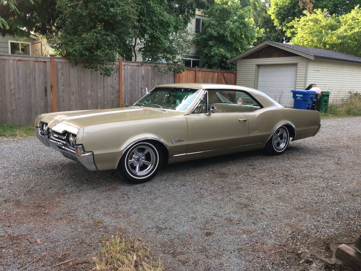 Olsdmobile-cutlass-1967-5
