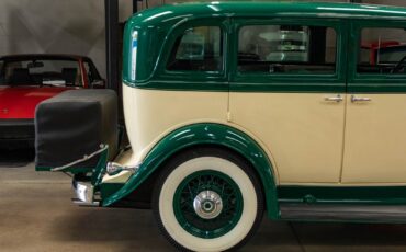 Packard-1932-4-Door-Sedan-1