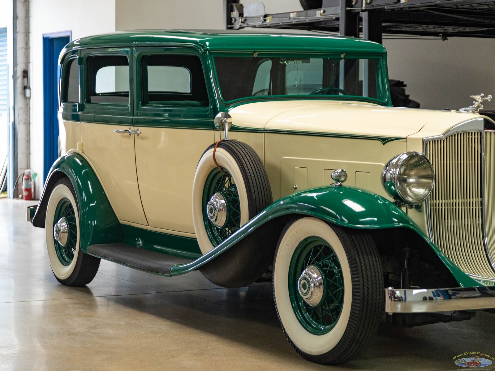 Packard-1932-4-Door-Sedan-11