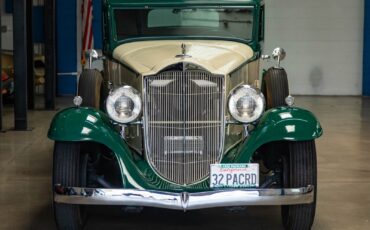 Packard-1932-4-Door-Sedan-13