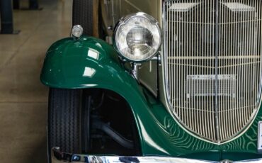 Packard-1932-4-Door-Sedan-14