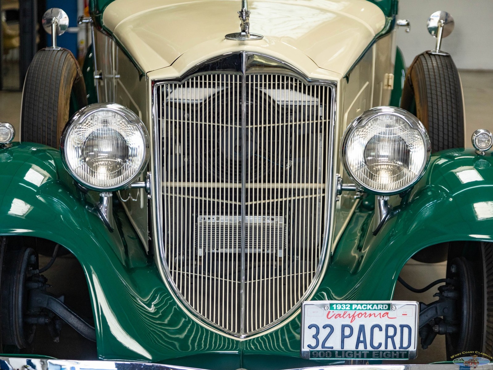 Packard-1932-4-Door-Sedan-15