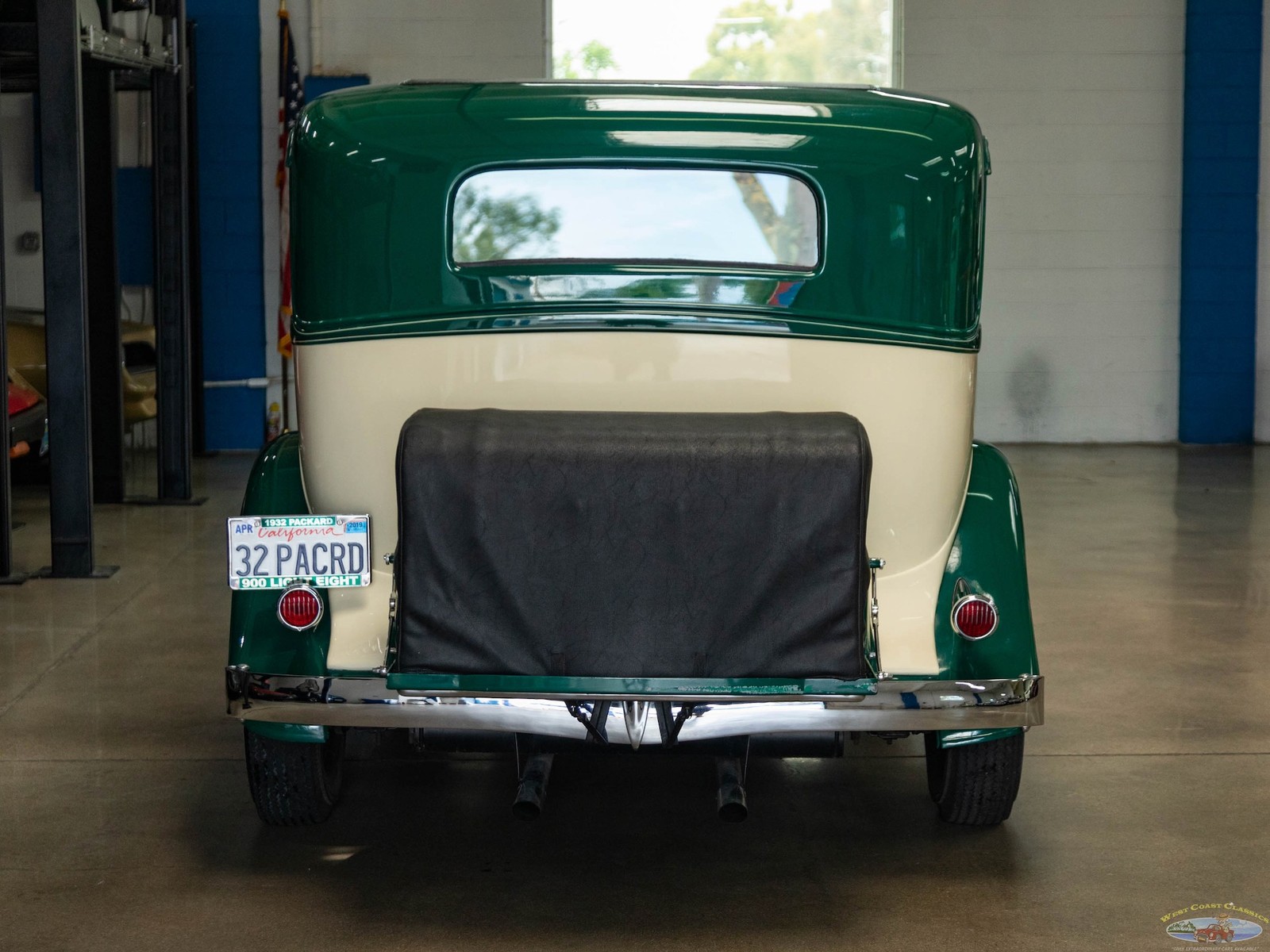 Packard-1932-4-Door-Sedan-17