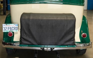 Packard-1932-4-Door-Sedan-19