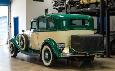 Packard-1932-4-Door-Sedan-21