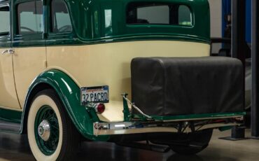 Packard-1932-4-Door-Sedan-23