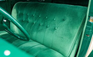 Packard-1932-4-Door-Sedan-27