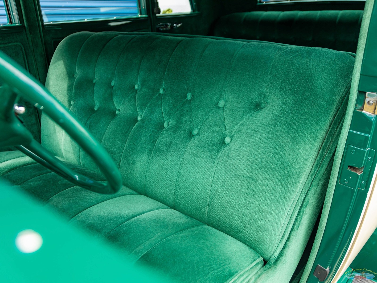 Packard-1932-4-Door-Sedan-27