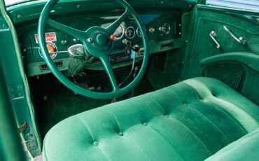 Packard-1932-4-Door-Sedan-31