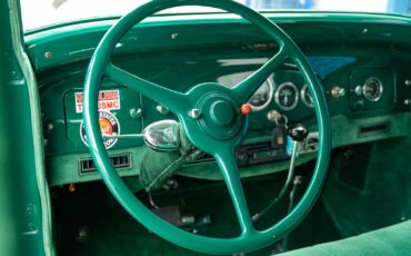 Packard-1932-4-Door-Sedan-32