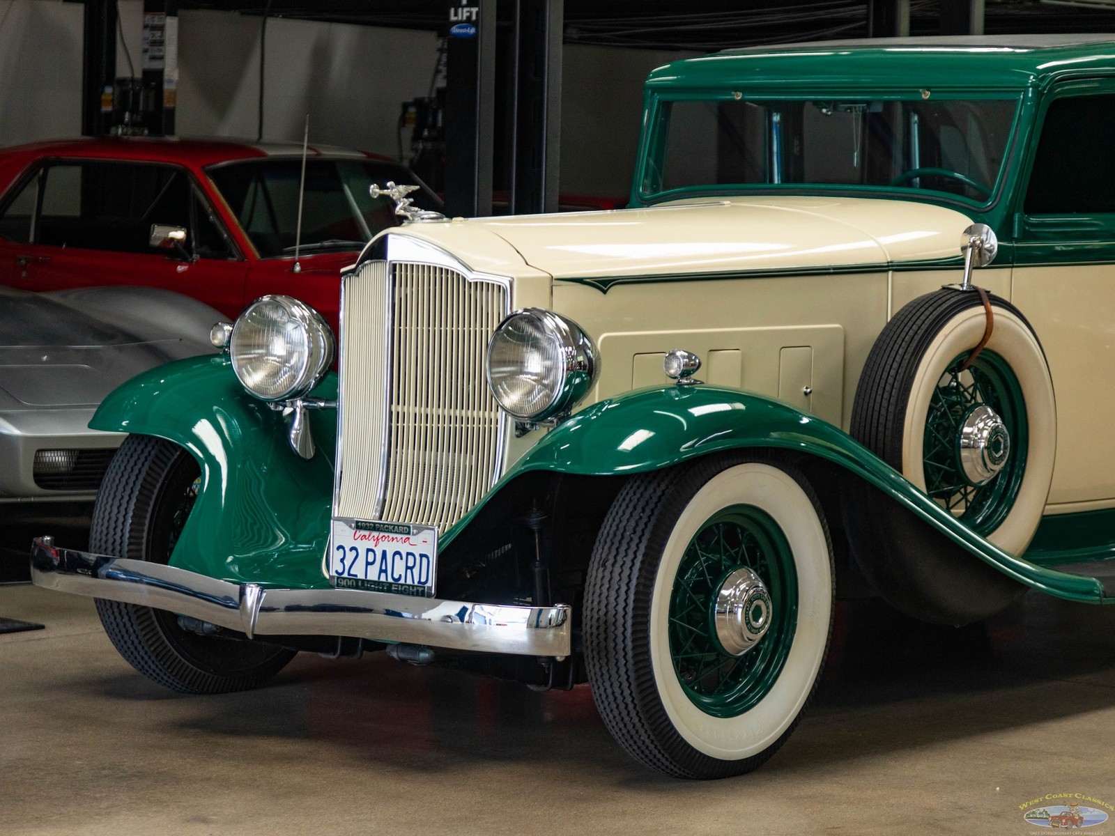 Packard-1932-4-Door-Sedan-8
