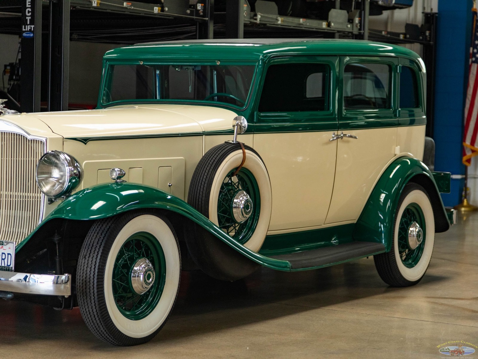 Packard-1932-4-Door-Sedan-9