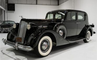 Packard-1937-Sedan-1
