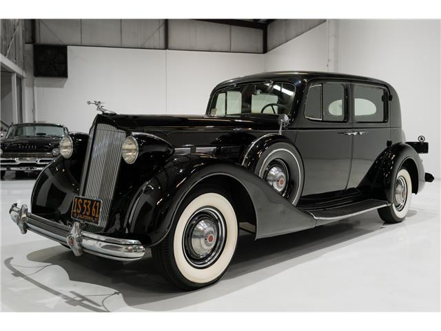 Packard-1937-Sedan-1