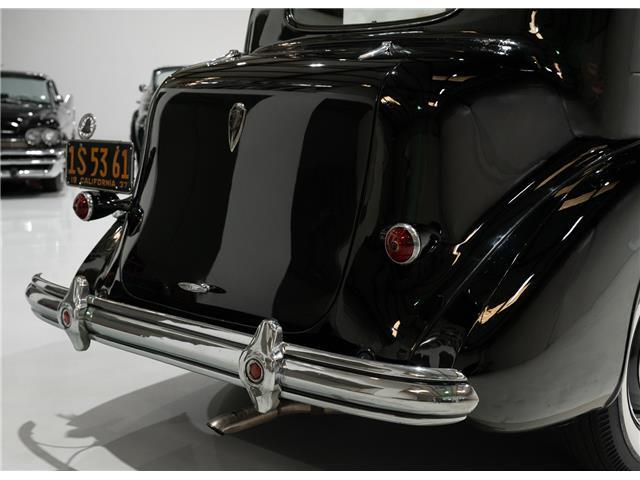 Packard-1937-Sedan-11