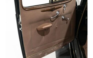 Packard-1937-Sedan-13