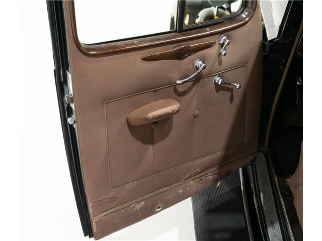 Packard-1937-Sedan-13