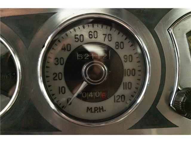 Packard-1937-Sedan-15